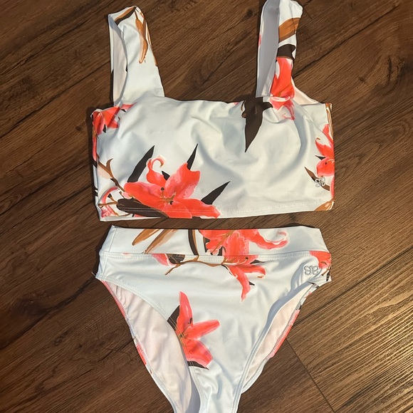 Albion Swimsuit - Picture 5 of 11